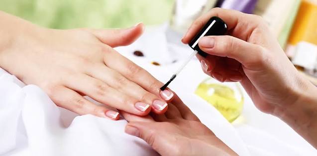 Deluxe Manicure